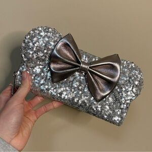 Minnie Mouse Silver Sequins Bow White Polka Dots Loungefly Wallet
Zip Around